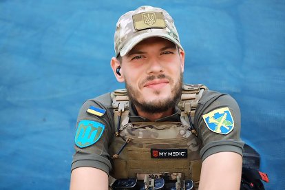 Hryhorii Zvirhzde con uniforme militar del Ejército de Ucrania en Odesa.