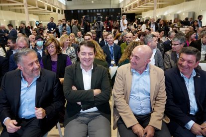 El presidente de la Junta, Alfonso Fernández Mañueco, presenta la campaña turística Otoño-Invierno de Castilla y León, en el marco de la celebración de Intur Negocios.- ICAL