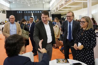 El presidente de la Junta, Alfonso Fernández Mañueco, presenta la campaña turística Otoño-Invierno de Castilla y León, en el marco de la celebración de Intur Negocios.- ICAL