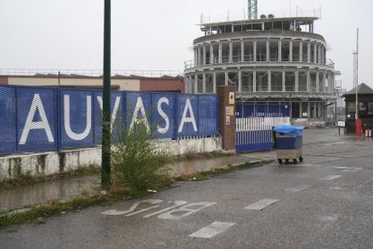 Obras en el centro de control de Auvasa en el Polígono de Argales. -J.M. LOSTAU