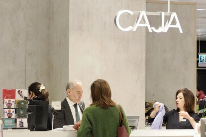 Rebajas en El Corte Inglés del Paseo Zorrilla en Valladolid. -PHOTOGENIC.