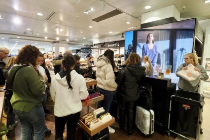 Rebajas en El Corte Inglés del Paseo Zorrilla en Valladolid. -PHOTOGENIC.