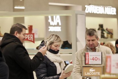 Rebajas en El Corte Inglés del Paseo Zorrilla en Valladolid. -PHOTOGENIC.