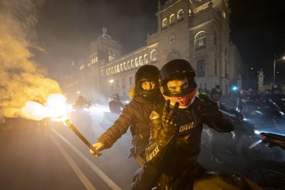 Desfile de antorchas en Pingüinos 2022. -PHOTOGENIC.