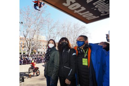 La ministra de Industria, Comercio y Turismo, Reyes Maroto, participa en desfile de banderas de la concentración motera invernal ‘Pingüinos 2022’. -ICAL