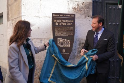 Estreno del nuevo nombre de la Plazuela Atrio de la Vera Cruz. E.M.