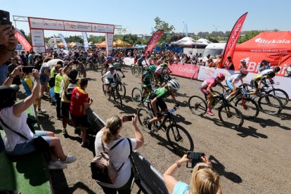 Tercera jornada en el Campeonato Escolar de Ciclismo en Valladolid. Salida femenino infantil. M. A.