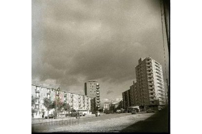 Cruce del paseo de Zorrilla con camino de la Esperanza en el barrio La Farola en 1964.- ARCHIVO MUNICIPAL VALLADOLID