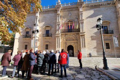 Personas mayores en una de las actividades que organiza Cruz Roja.-Cruz Roja.