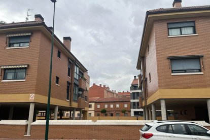 Contraste de casas en el barrio de La Farola en la actualidad. - E.M