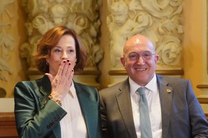Sigourney Weaver y Jesús Julio Carnero.-ICAL