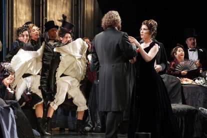 Uno de los momentos del ensayo de 'La Traviata' en el Calderón. ICAL