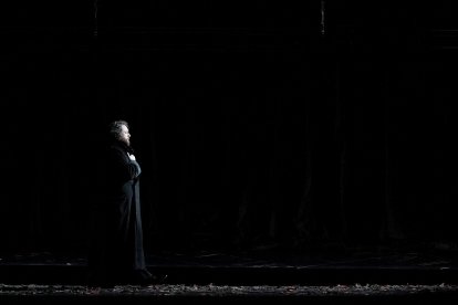 Otro de los momentos del ensayos de 'La Traviata' en el Calderón. ICAL
