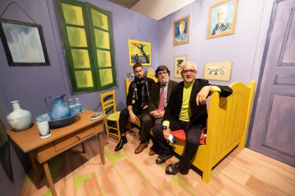 Abril, Irigoyen y Rupérez en la recreada 'Habitación de Arlés'. | PHOTOGENIC