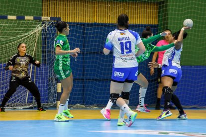 Partido entre Rocasa y Caja Rural Aula. / LOF