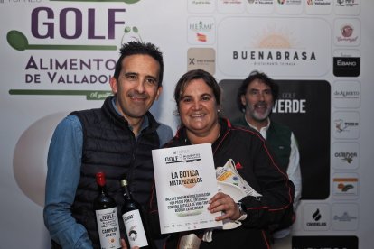 Raquel Ortiz de Pineda, con sus premios de Alimentos de Valladolid como campeona. / M. G. EGEA
