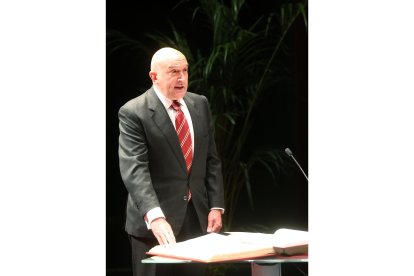 El consejero de Presidencia, Jesús Julio Carnero