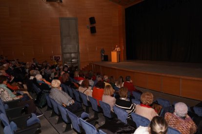 Homenajea las personas mayores voluntarias de los centros de Vida Activa - E.M.