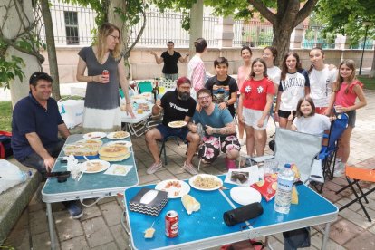 Paellada popular en el último día de las fiestas de Covaresa. -PHOTOGENIC