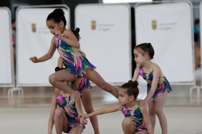 Ejercicio de gimnasia rítmica en la pasada jornada en Cigales. / E.M.
