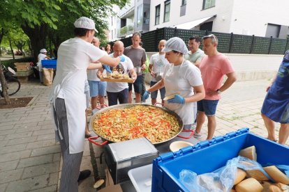 Paellada popular en el último día de las fiestas de Covaresa. -PHOTOGENIC