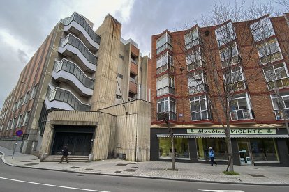 Plaza de los Vadillos, edificio de Telefónica, en Valladolid.- J. M. LOSTAU