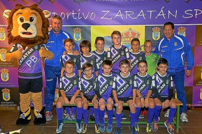 Foto de familia del equipo alevín D.