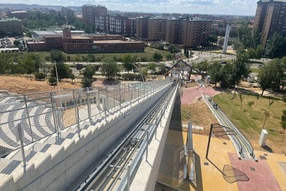 El elevador de la ladera este de Parquesol entra en pleno funcionamiento. E. M.