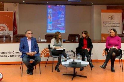 Mesa redonda sobre el valor del deporte femenino. / FBCyL