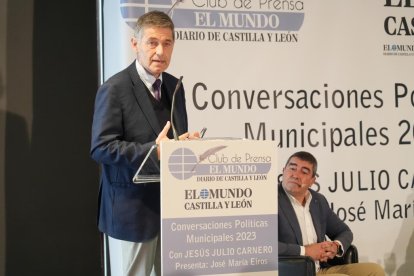 José María Eiros (Director Centro Nacional de la Gripe) y Pablo Lago (Director El Mundo Diario de Castilla y León). Club de Prensa El Mundo. Conversaciones políticas con Jesús Julio Carnero. - JUAN MIGUEL LOSTAU.