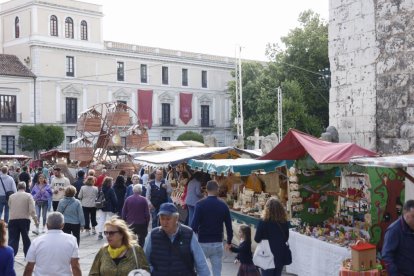11/05/2023. VALLADOLID. Mercado medieval en San Pablo. PHOTOGENIC/ CARLOS LLORENTE
