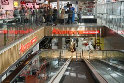 Supermercado Alcampo en el Mercado del Val.- J.M. LOSTAU