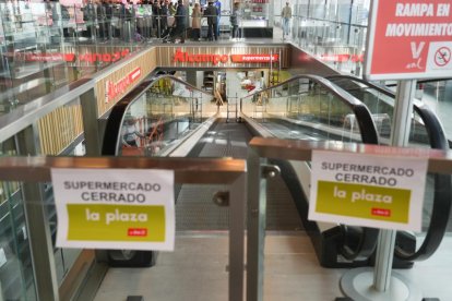 Supermercado Alcampo en el Mercado del Val.- J.M. LOSTAU