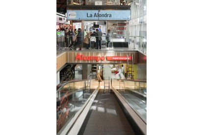 Supermercado Alcampo en el Mercado del Val.- J.M. LOSTAU
