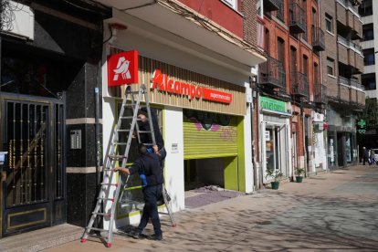 Supermercado Alcampo en la Plaza San Juan.- J.M.LOSTAU