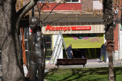 Supermercado Alcampo en la Plaza San Juan.- J.M.LOSTAU