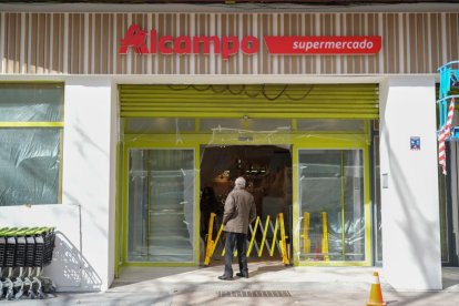 Supermercado Alcampo en la Plaza Zorrilla frente a la Plaza de Toros.- J.M. LOSTAU