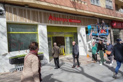 Supermercado Alcampo en la Plaza Zorrilla frente a la Plaza de Toros.- J.M. LOSTAU