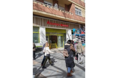 Supermercado Alcampo en la Plaza Zorrilla frente a la Plaza de Toros.- J.M. LOSTAU