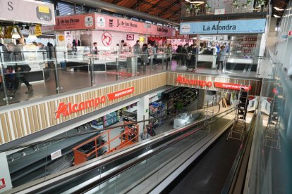 Supermercado Alcampo en el Mercado del Val.- J.M. LOSTAU