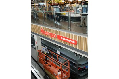 Supermercado Alcampo en el Mercado del Val.- J.M. LOSTAU