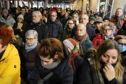 Concentración contra la violencia de género en Fuente Dorada el pasado lunes. J.M. LOSTAU