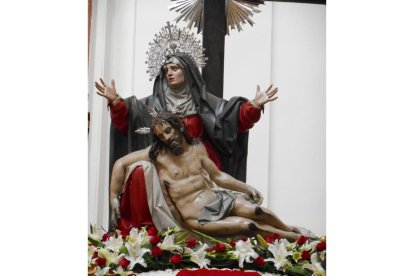 5 de abril - Procesión de La Piedad con el paso 'La Quinta Angustia'. -GOOGLE