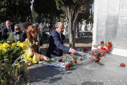 El cementerio de El Carmen en el Día de Todos los Santos. - LOSTAU