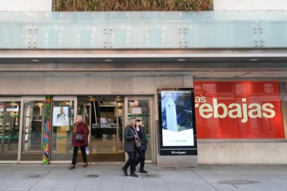 Último día de El Corte Inglés de la calle Constitución de Valladolid. -J.M. LOSTAU
