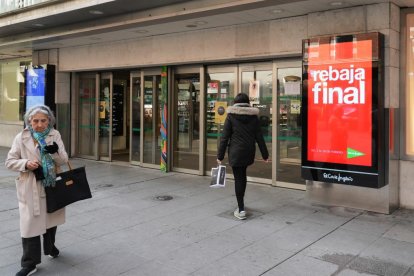 Último día de El Corte Inglés de la calle Constitución de Valladolid. -J.M. LOSTAU