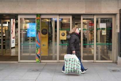 Último día de El Corte Inglés de la calle Constitución de Valladolid. -J.M. LOSTAU