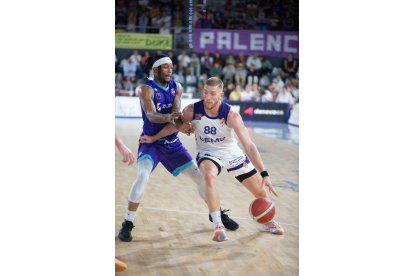 Zunder Palencia - UEMC Real Valladolid Baloncesto. / LOF