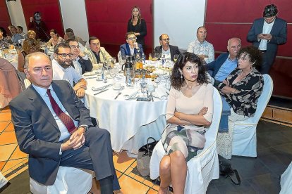 Antonio Gato, Iván García, Julio César Fernández, Enrique Busto, Pedro Herrero, Luis Vélez, Luis Javier Gómez, Juan Ignacio Álvarez, Rafaela Romero y Ana Redondo.