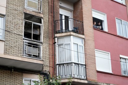 Imagen del incendio registrado en el paseo de San Vicente.- PHOTOGENIC